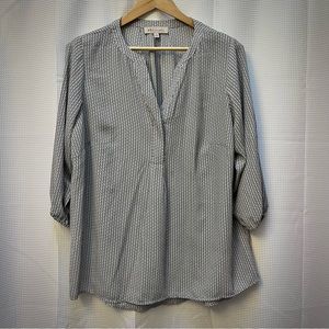 Philosophy 🖤B&W🤍 Gathered Sleeve V-neck blouse